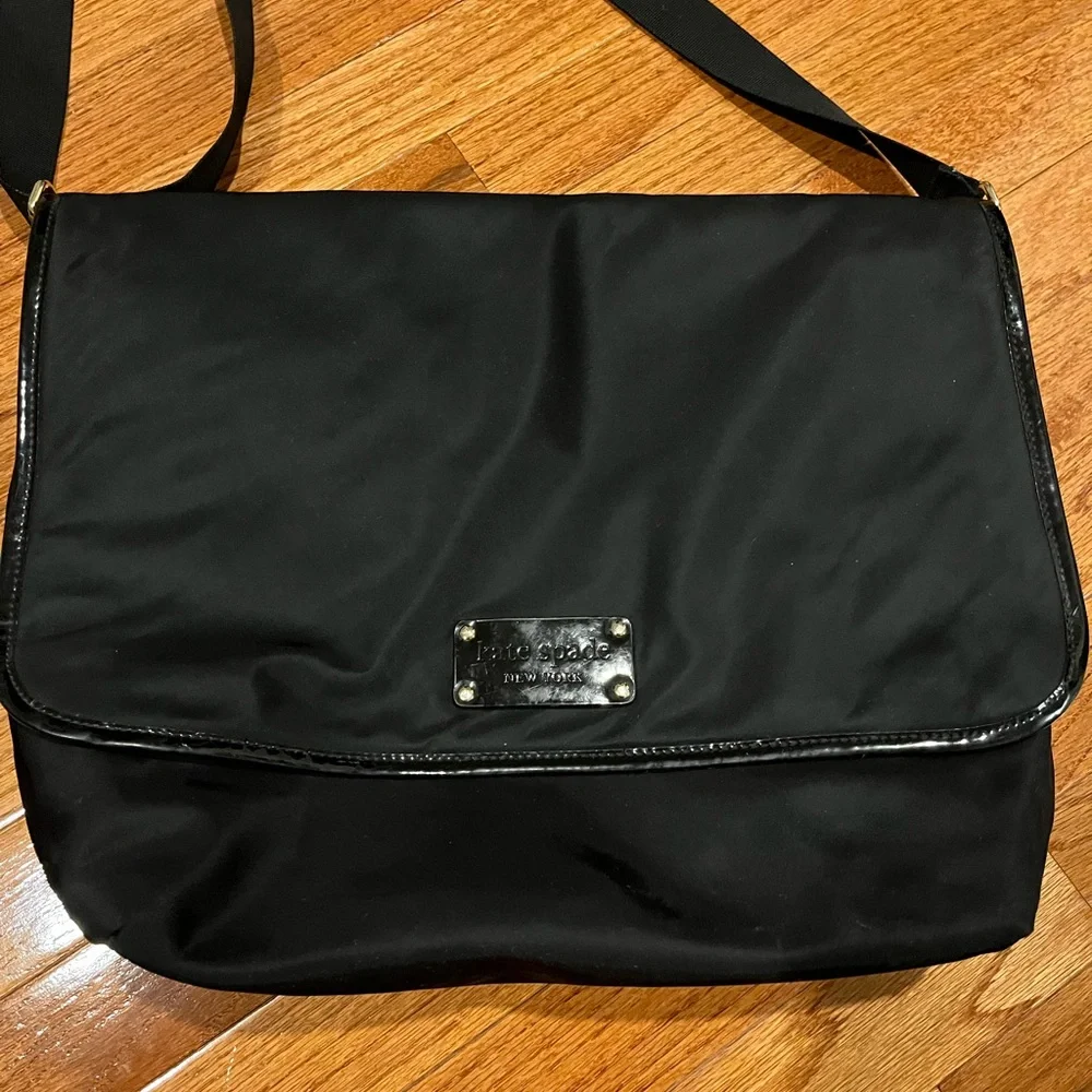 KATE SPADE Nylon Crossbody Messenger Diaper Bag in Black w green lining
